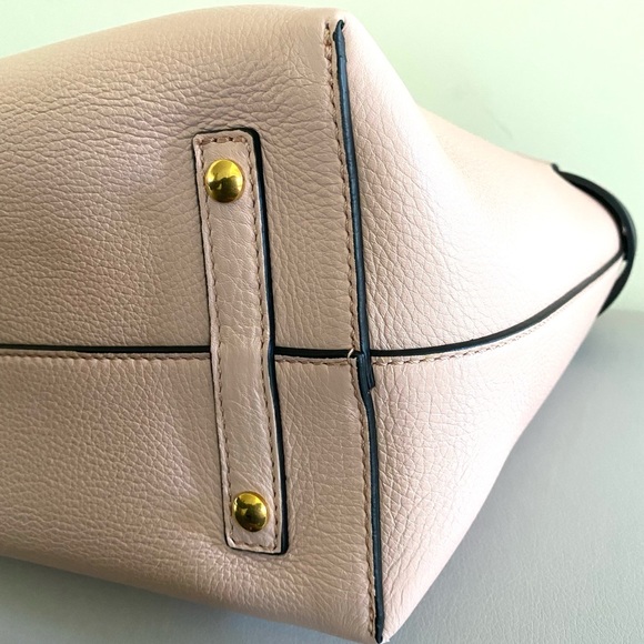 Authentic Burberry “belt bag” - Picture 7 of 16